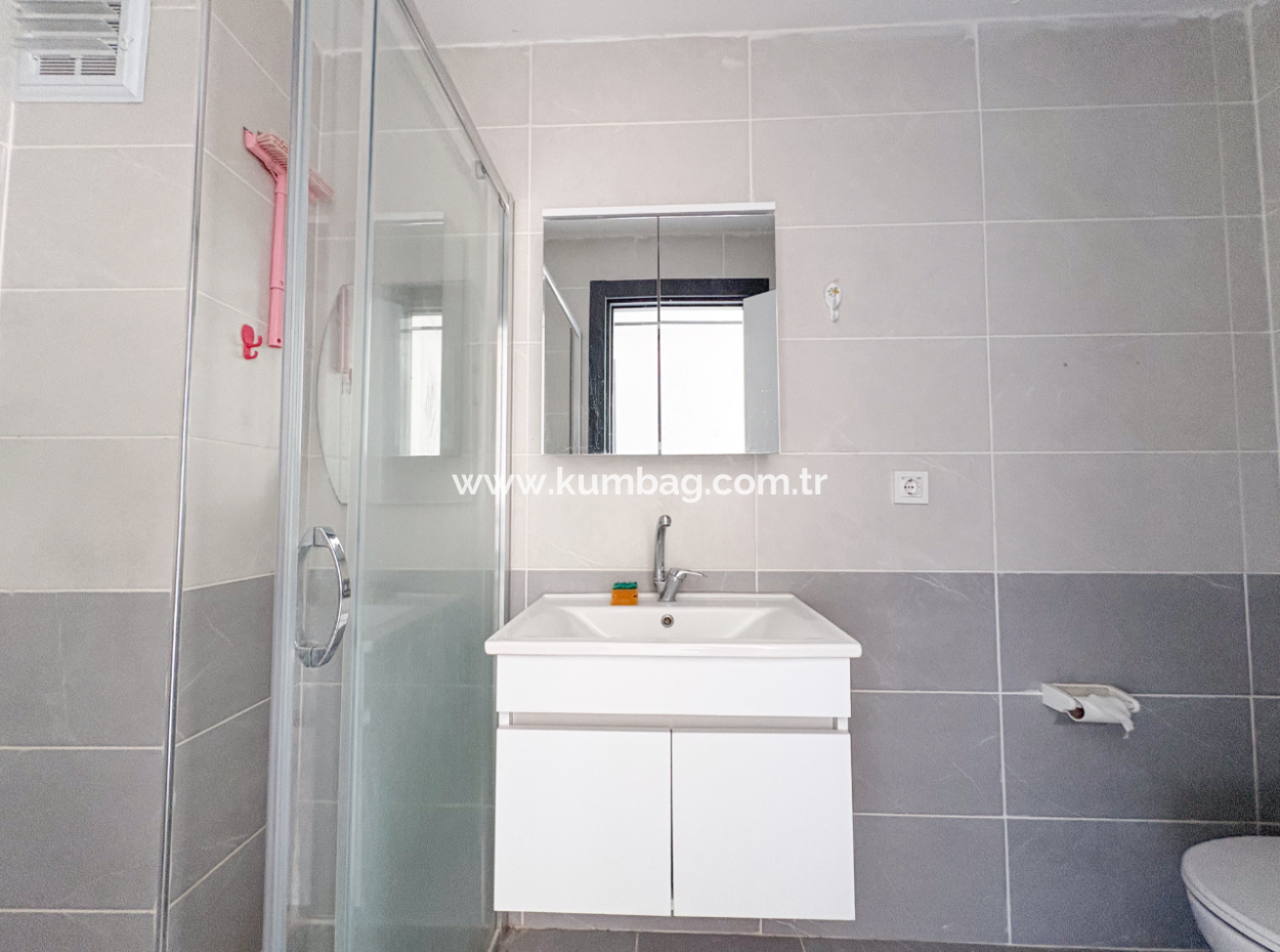 Kumbağ Havuzlu Sitede Denize Yakın Kiralık 2+1 Daire