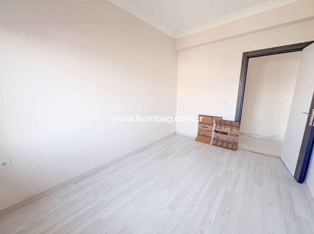 Kumbağ Havuzlu Sitede Denize Yakın Kiralık 2+1 Daire