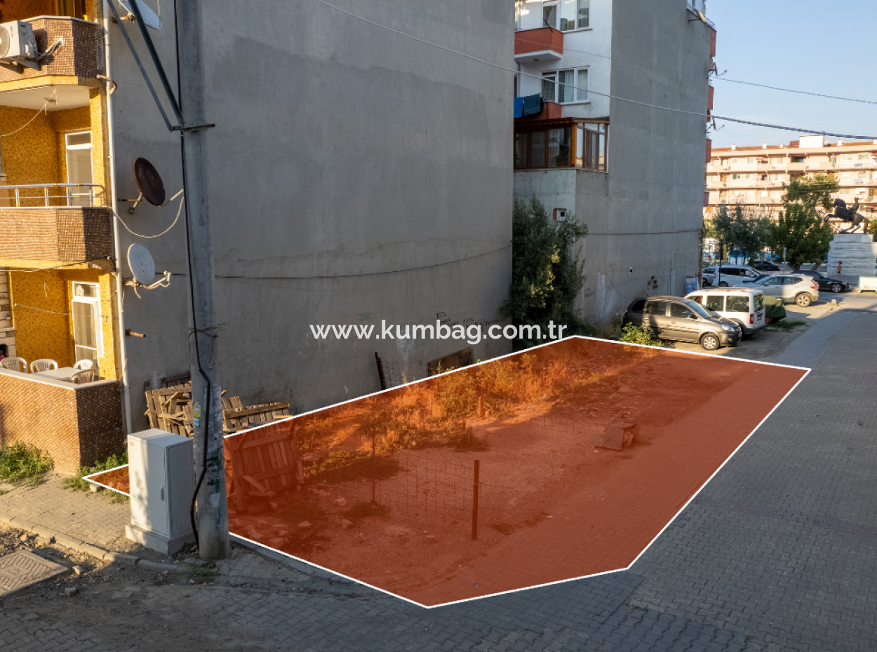 Kumbağ Pazar Sokağında Satılık Köşe Bitişik Nizam İmarlı Arsa