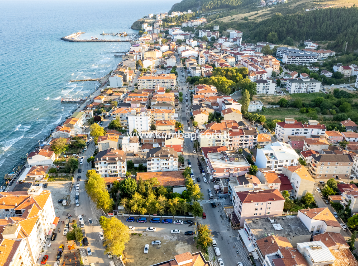 Kumbağ Pazar Sokağında Satılık Köşe Bitişik Nizam İmarlı Arsa