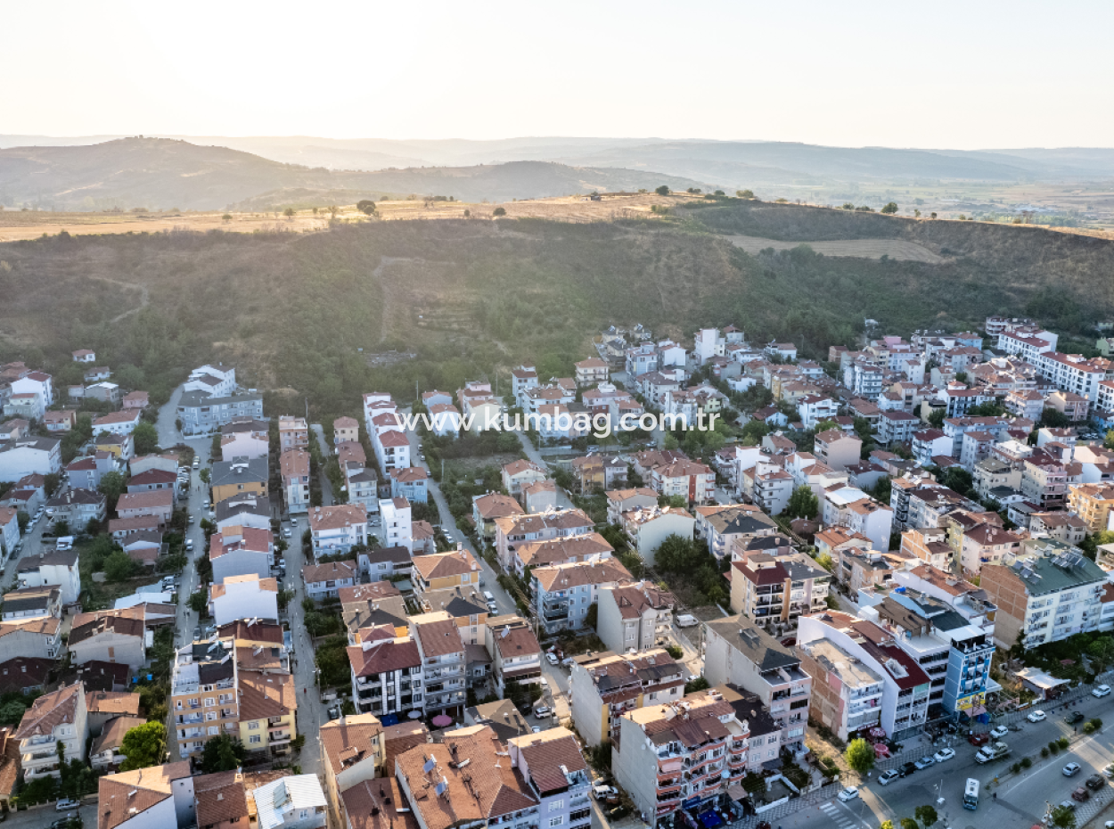 Kumbağ Pazar Sokağında Satılık Köşe Bitişik Nizam İmarlı Arsa