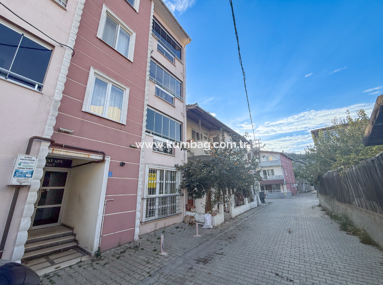 Kumbağ'da Pazar Ve Caddeye Yakın İskanlı Satılık 1+1 Daire