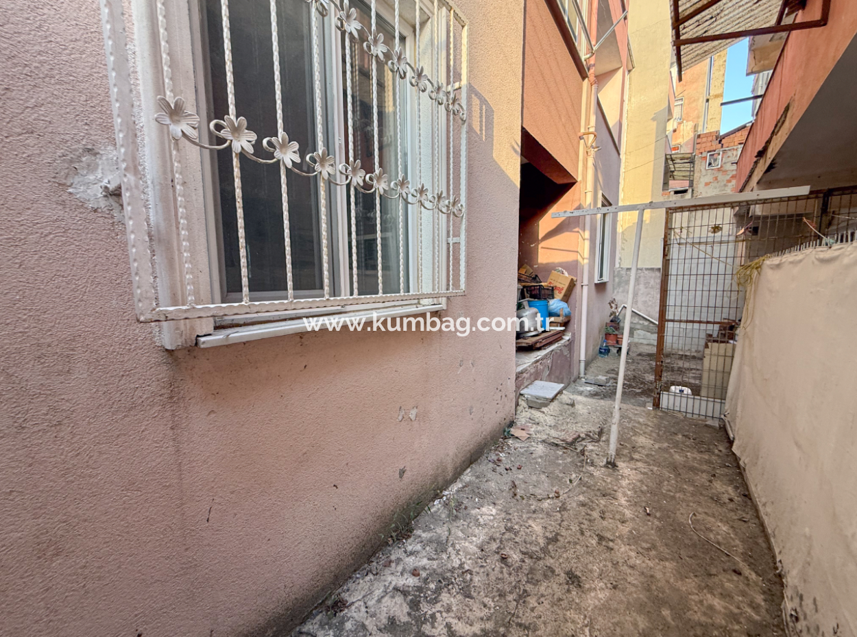 Kumbağ'da Pazar Ve Caddeye Yakın İskanlı Satılık 1+1 Daire