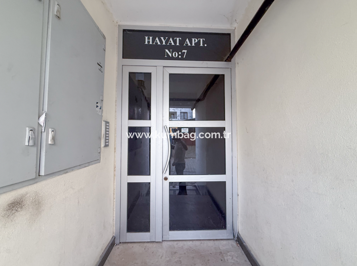 Kumbağ'da Pazar Ve Caddeye Yakın İskanlı Satılık 1+1 Daire