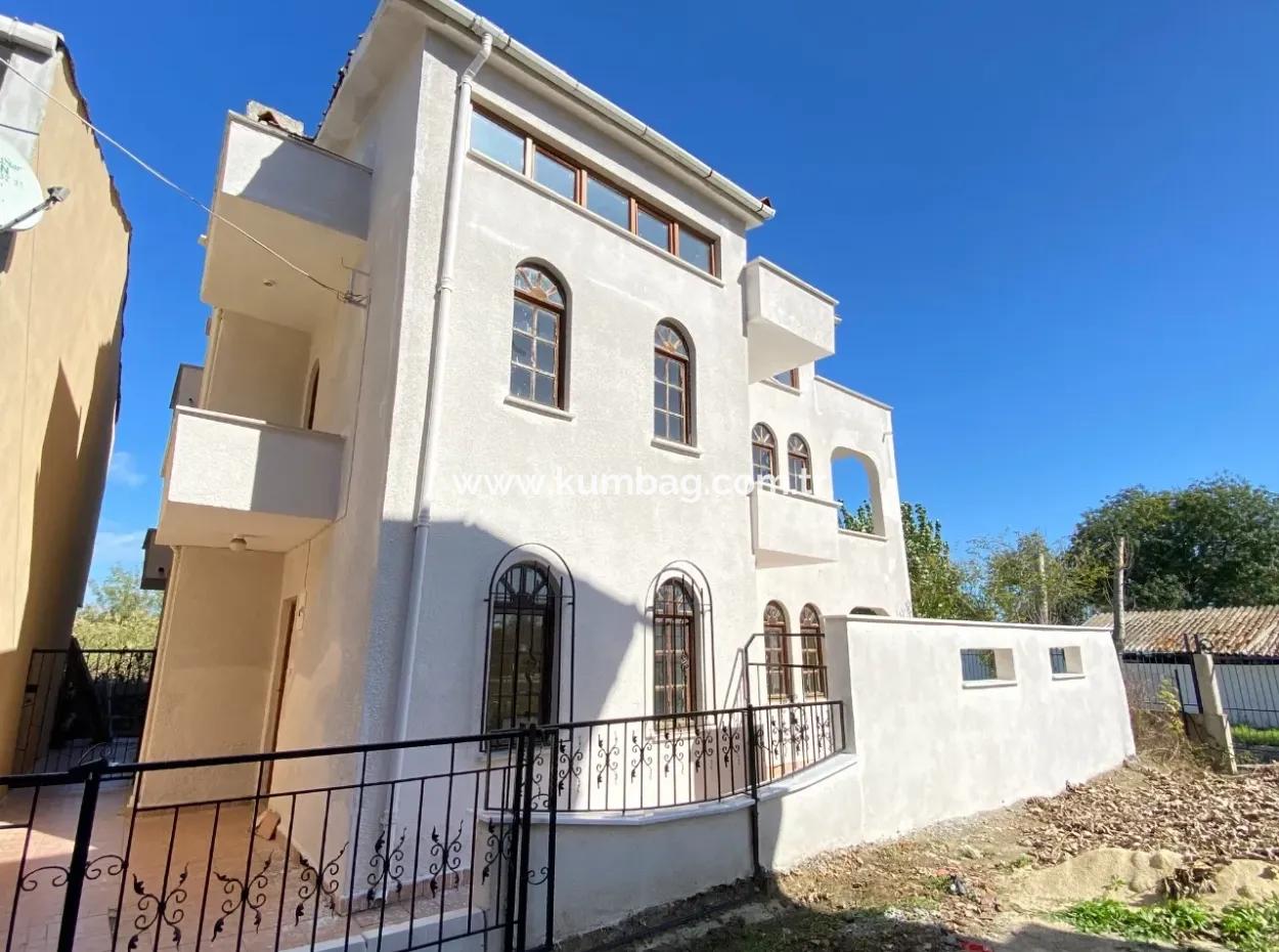 Tekirdağ Kumbağ�da Denize Sıfır Satılık Müstakil Tripleks Villa