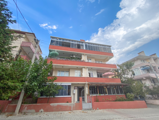 Kumbağ Merkezi Konumda Geniş Balkonlu Eşyalı 2+1 Satılık Daire