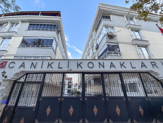 Kumbağ'da Havuzlu Site İçerisinde Asansörlü Eşyalı Kiralık 2+1 Daire