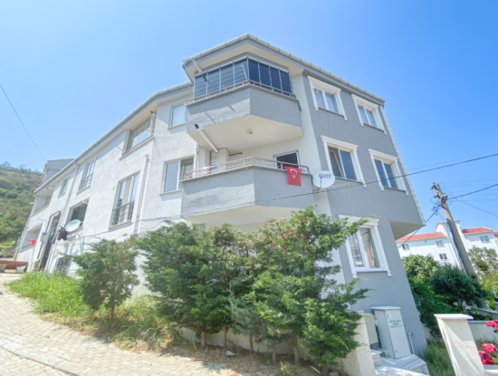 Kumbağ Pazar Sokağına Yakın Kiracılı Geniş Satılık 1+1 Daire