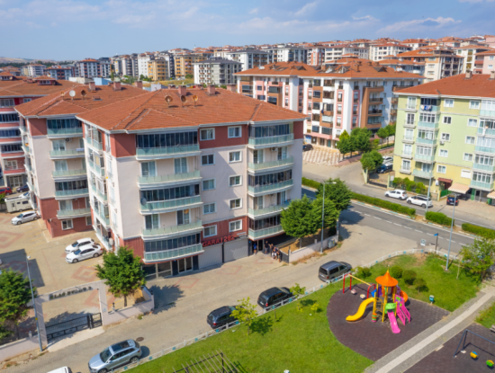 100. Yıl Mah. İşlek Cadde Üzerinde 135 M2 Satılık Dükkan