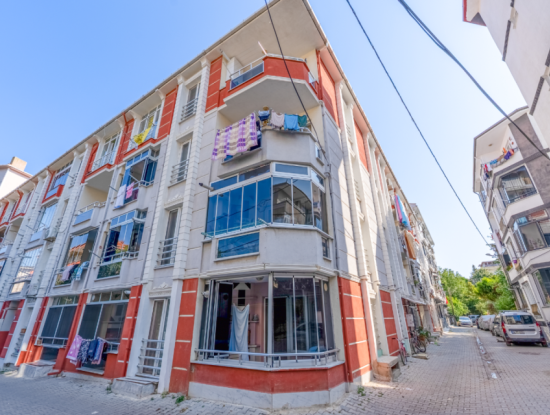Kumbağ'da Merkezi Konumda Denize Yakın Satılık 2+1 Geniş Daire