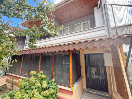 Kumbağ Pazar Sokağında Çok Geniş Full Eşyalı 2+1 Satılık Daire