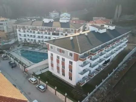 Kumbağ Havuzlu Doğalgazlı Yaz-Kış Oturumluk Lüks Daireler (Komisyonsuz)