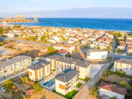 Havuzlu Site İçerisinde Ayrı Mutfaklı Satılık 2+1 Lüks Daireler