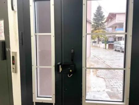 Kumbağ'da Deniz Manzaralı Ana Cadde Üzerinde Satılık 2+1 Daire