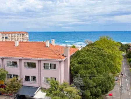 Kumbağ'da Deniz Manzaralı Ana Cadde Üzerinde Satılık 2+1 Daire