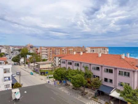 Kumbağ'da Deniz Manzaralı Ana Cadde Üzerinde Satılık 2+1 Daire