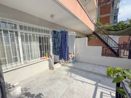 Kumbağ'da Ana Cadde Üzerinde Çift Bahçeli Satılık 2+1 Daire