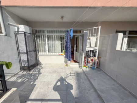 Kumbağ'da Ana Cadde Üzerinde Çift Bahçeli Satılık 2+1 Daire