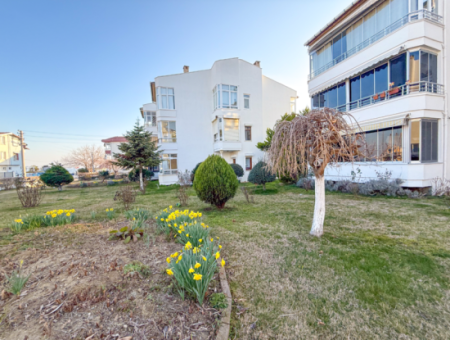 Kumbağ Denize Sıfır Gözde Sitesinde Satılık Çok Geniş 2+1 Daire