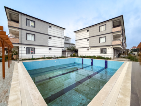 Havuzlu Aquaparklı Güvenlikli Sitede Sıfır Satılık Köşe 2+1 Daire