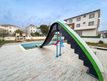 Havuzlu Aquaparklı Güvenlikli Sitede Sıfır Satılık Köşe 2+1 Daire