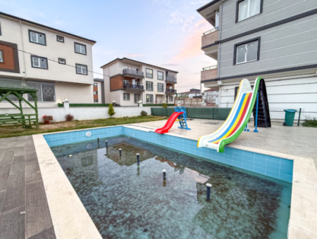 Havuzlu Aquaparklı Güvenlikli Sitede Sıfır Satılık Köşe 2+1 Daire