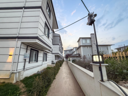Havuzlu Aquaparklı Güvenlikli Sitede Sıfır Satılık Köşe 2+1 Daire