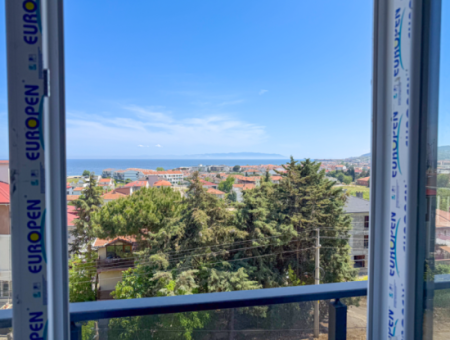 Kumbağ'da Deniz Manzaralı Geniş Balkonlu Satılık Sıfır 2+1 Daire