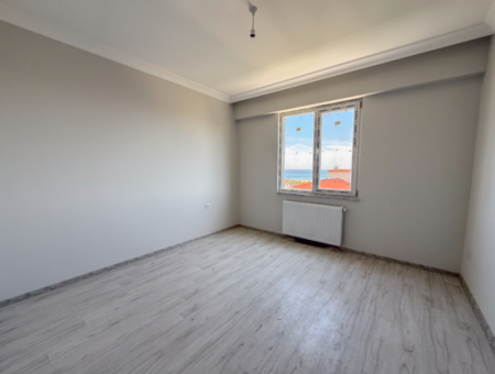 Kumbağ'da Deniz Manzaralı Geniş Balkonlu Satılık Sıfır 2+1 Daire