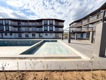 Kumbağ Havuzlu Sitede Denize Yakın Kiralık Lüks 2+1 Daireler
