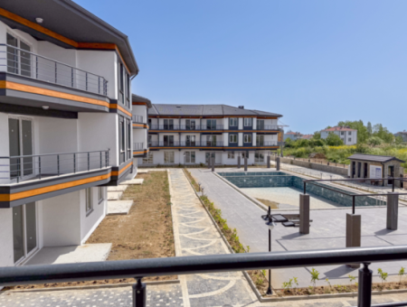 Kumbağ Havuzlu Sitede Denize Yakın Kiralık Lüks 2+1 Daireler
