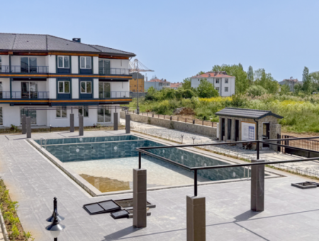 Kumbağ Havuzlu Sitede Denize Yakın Kiralık Lüks 2+1 Daireler