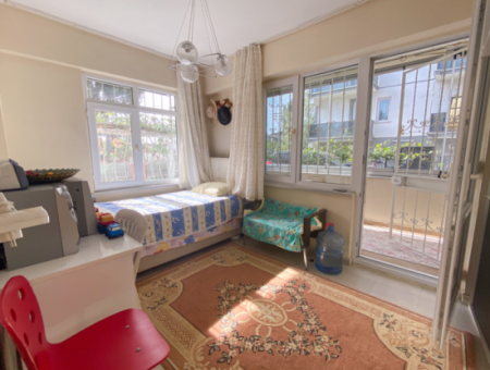 Kumbağ Cadde Üzerinde Satılık 2+1 Bahçe Kat Daire