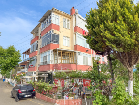 Kumbağ Cadde Üzerinde Satılık 2+1 Bahçe Kat Daire