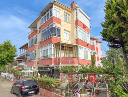 Kumbağ Cadde Üzerinde Satılık 2+1 Bahçe Kat Daire