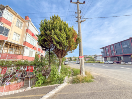 Kumbağ Cadde Üzerinde Satılık 2+1 Bahçe Kat Daire