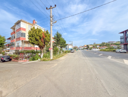 Kumbağ Cadde Üzerinde Satılık 2+1 Bahçe Kat Daire
