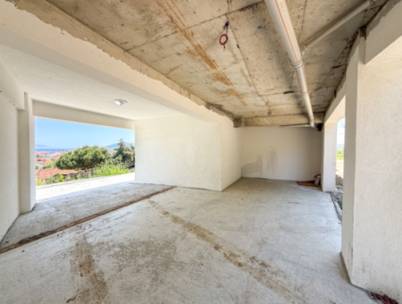 Kumbağ'da Deniz Manzaralı Geniş Balkonlu Kiralık Sıfır 2+1 Daire