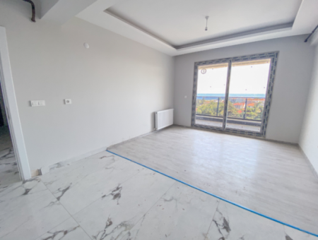 Kumbağ'da Deniz Manzaralı Geniş Balkonlu Kiralık Sıfır 2+1 Daire