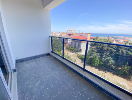 Kumbağ'da Deniz Manzaralı Geniş Balkonlu Kiralık Sıfır 2+1 Daire