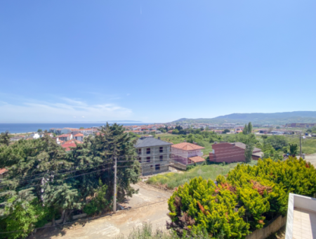Kumbağ'da Deniz Manzaralı Geniş Balkonlu Kiralık Sıfır 2+1 Daire