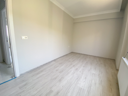 Kumbağ'da Deniz Manzaralı Geniş Balkonlu Kiralık Sıfır 2+1 Daire