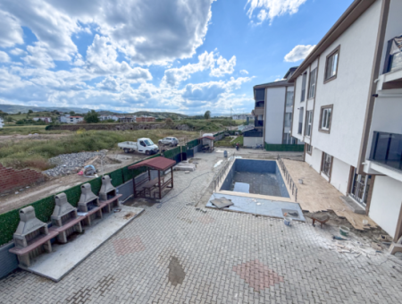 Kumbağ Havuzlu Sitede Denize Yakın Kiralık 2+1 Sıfır Daireler
