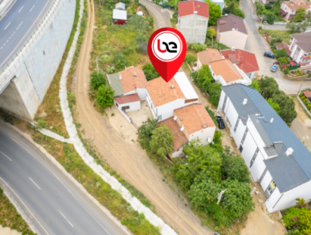 Deniz Manzaralı Ve Caddeye Sıfır Satılık Tripleks Müstakil Ev