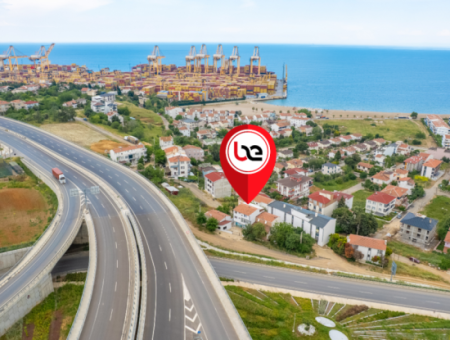 Deniz Manzaralı Ve Caddeye Sıfır Satılık Tripleks Müstakil Ev