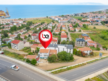 Deniz Manzaralı Ve Caddeye Sıfır Satılık Tripleks Müstakil Ev