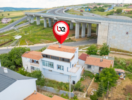 Deniz Manzaralı Ve Caddeye Sıfır Satılık Tripleks Müstakil Ev