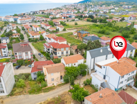 Deniz Manzaralı Ve Caddeye Sıfır Satılık Tripleks Müstakil Ev
