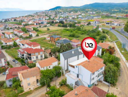 Deniz Manzaralı Ve Caddeye Sıfır Satılık Tripleks Müstakil Ev