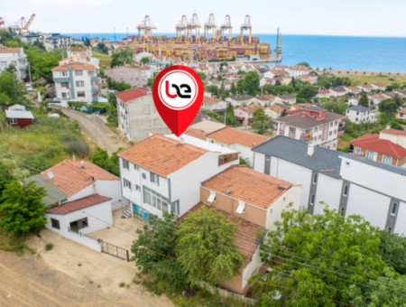 Deniz Manzaralı Ve Caddeye Sıfır Satılık Tripleks Müstakil Ev